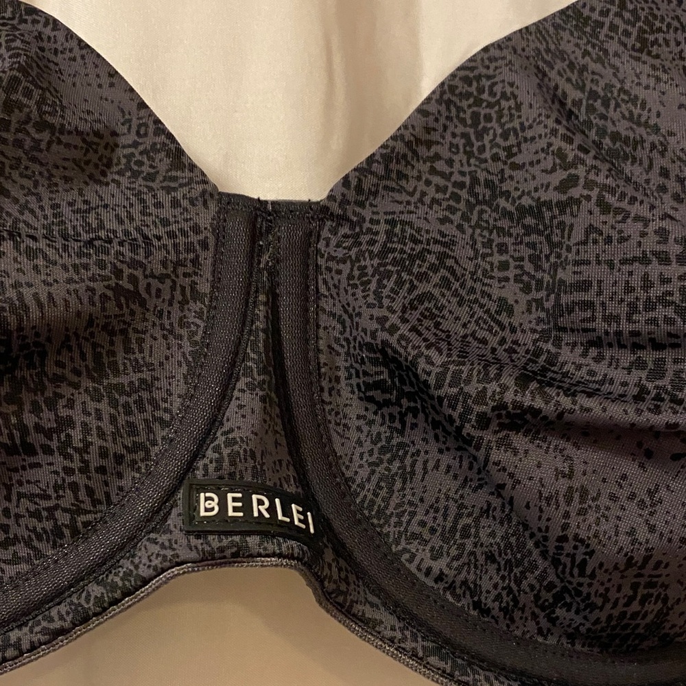 Berlei Textured Black Bra - Picture 2 of 10